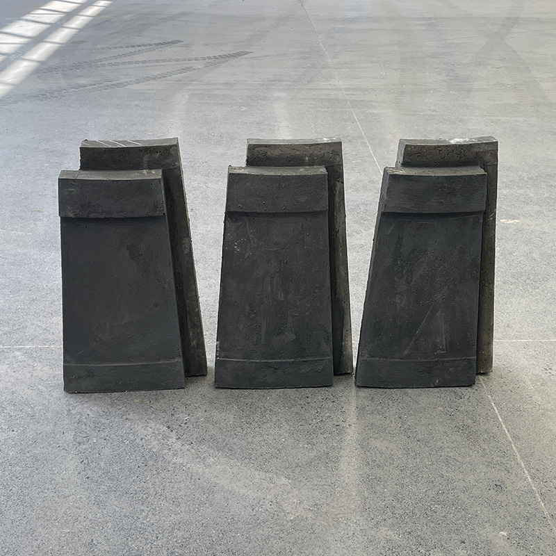 Silicon carbide hearth brick